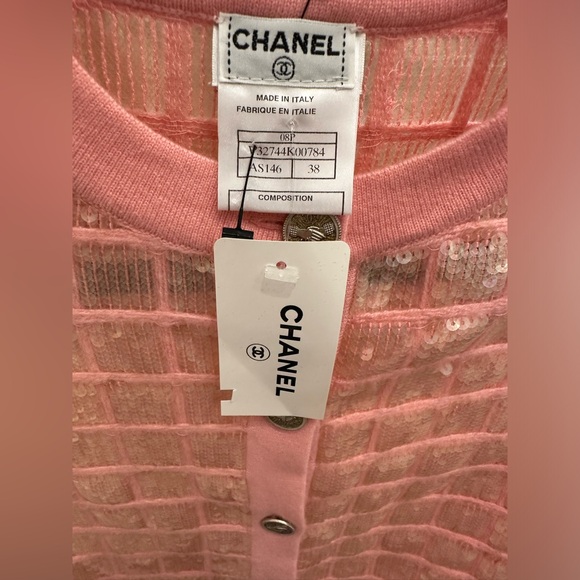 100% Cashmere
Combo: 100% Polyester
COLLECTORS ITEM - SIGNATURE CHANEL 38 - Picture 3 of 12